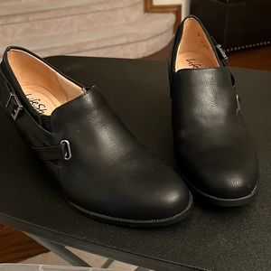 Brand new never worn Life Stride shoes. Size 9.